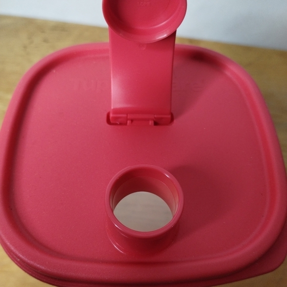 NEW Tupperware Liquid Keeper – Leakproof Storage Container 4 Cup - Picture 4 of 5